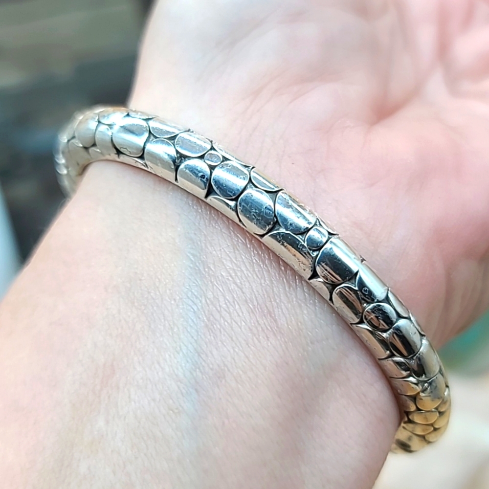 Brighton "PEBBLE ICE" Pave Swarovski Crystal Hinged Bangle on Pebbled Silver! - Picture 8 of 12